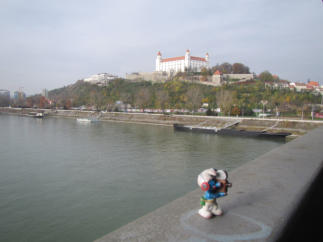 Fotoschlumpfs Abenteuer vor der Burg von Bratislava